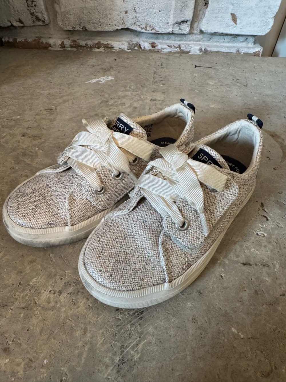Sperry Kids Neutral Sparkle Knit Low-Top Sneakers with Velcro closure